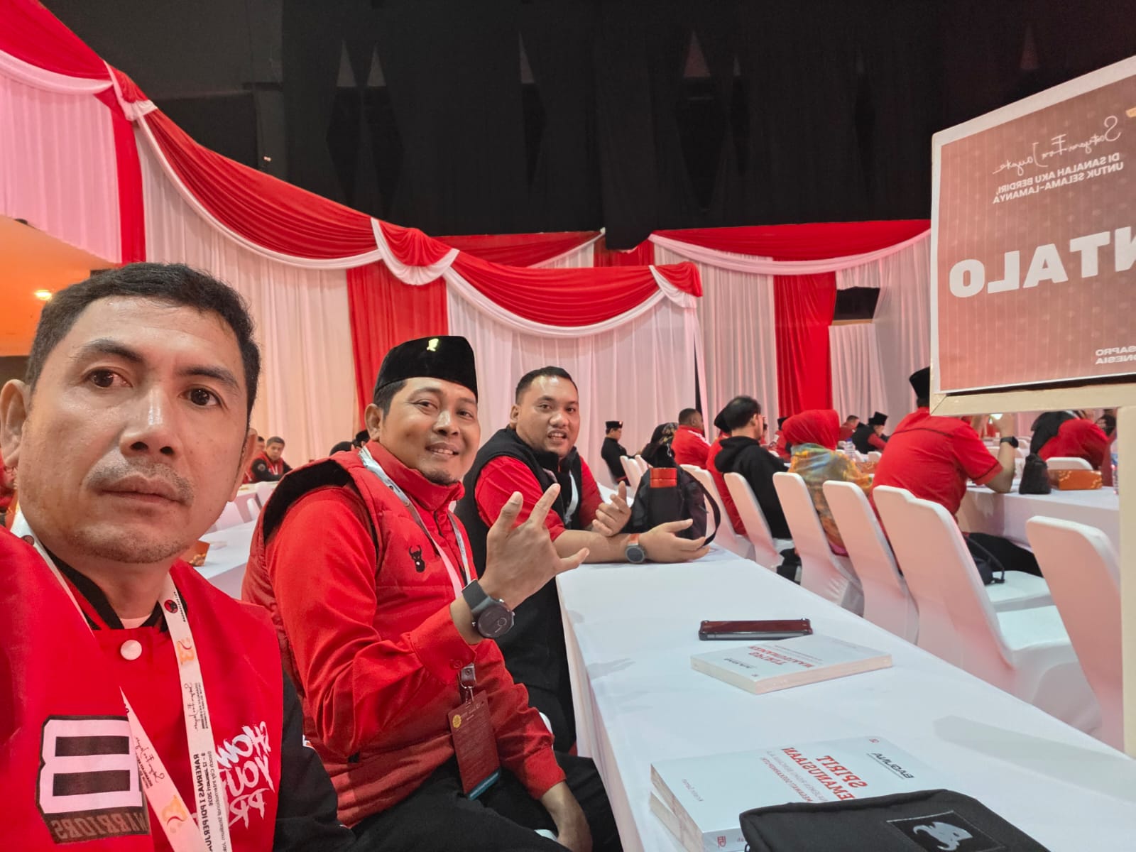 Ketua, Sekretaris dan Bnedahara DPC PDI Perjuangan Kabupaten Bone Bolango - Prov. Gorontalo bersama saat mengikuti Rapat Kerja Nasional I Partai 9-12 Januari 2026. Ancol Jakarta Utara/MPPbonbol.id